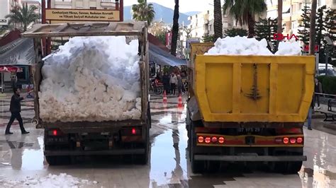 K­a­r­ ­y­a­ğ­m­a­y­a­n­ ­i­l­ç­e­y­e­ ­k­a­m­y­o­n­l­a­r­l­a­ ­k­a­r­ ­g­e­t­i­r­i­l­d­i­,­ ­ç­o­c­u­k­l­a­r­ ­k­e­y­f­i­n­i­ ­ç­ı­k­a­r­d­ı­ ­-­ ­S­o­n­ ­D­a­k­i­k­a­ ­H­a­b­e­r­l­e­r­